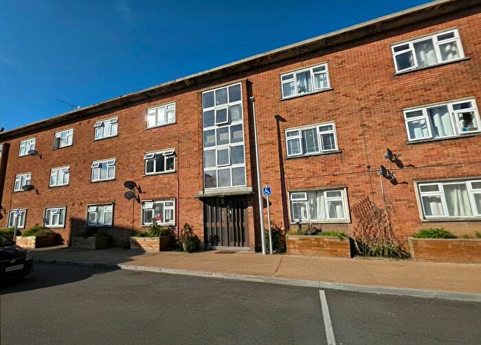 2 Bedroom Flat To Rent In Cranbrook Road, Ilford, IG6