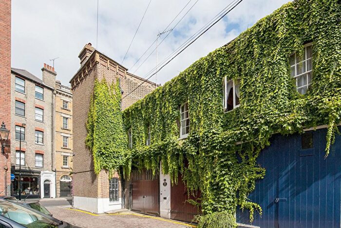 1 Bedroom Mews To Rent In Lucerne Mews, Notting Hill Gate, London, W8