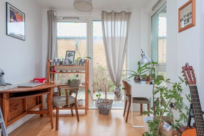 1 Bedroom Flat For Sale In Saw Mill Way, London, N16