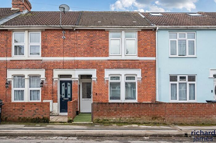 3 Bedroom Terraced House For Sale In Linslade Street, Rodbourne, Swindon, SN2