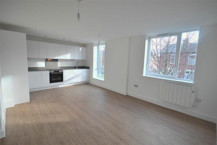 2 Bedroom Flat To Rent In Dane Road, Sale M33