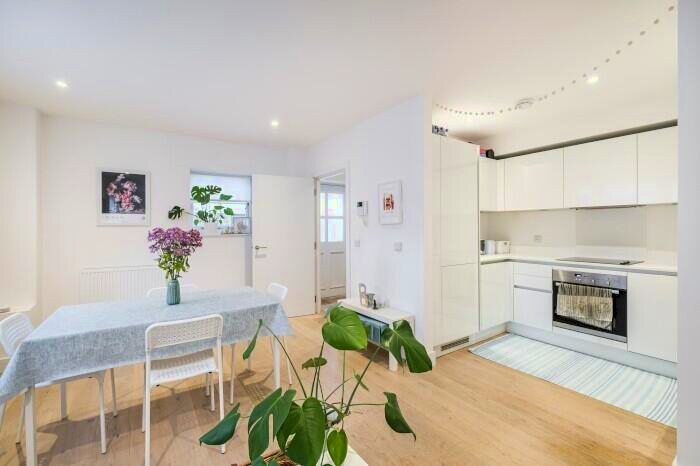 1 Bedroom Flat To Rent In Clyde Square, E14