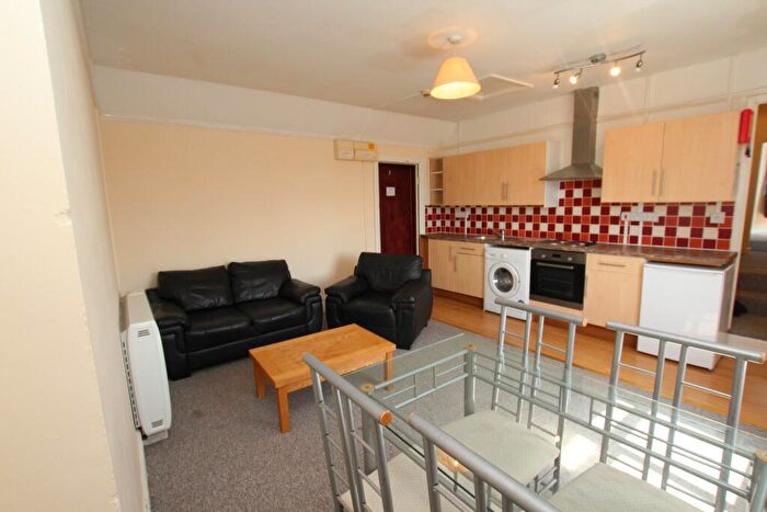 1 Bedroom Apartment To Rent In Hythe Road, Old Town, SN1