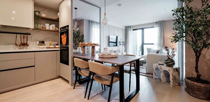 1 Bedroom Flat For Sale In Wood Lane, London, W12