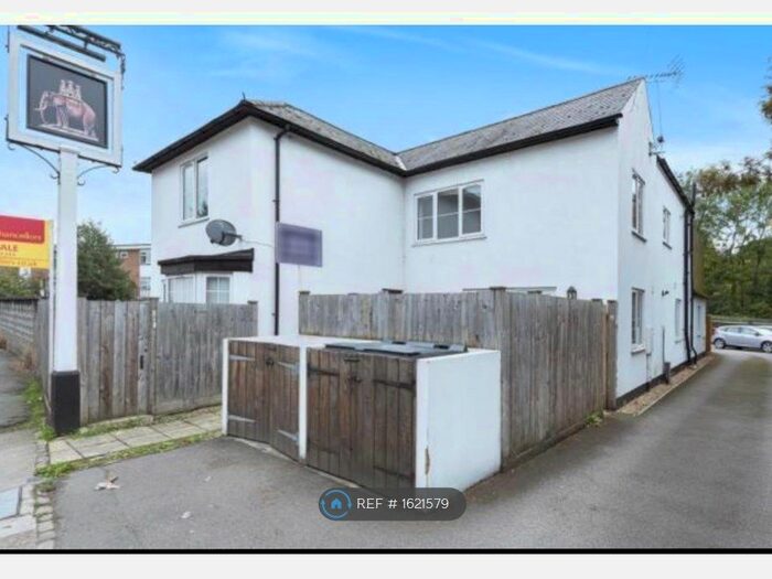 1 Bedroom Flat To Rent In Waterside, Chesham, HP5