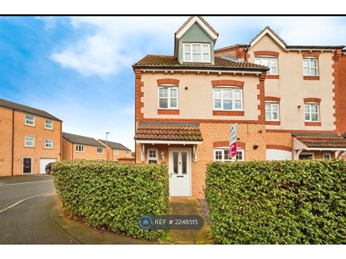 4 Bedroom Semi-Detached House To Rent In Grove Close, Hemsworth, WF9