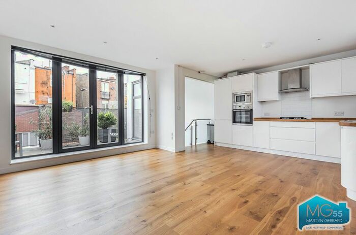 4 Bedroom Semi-Detached House To Rent In Harvey Road, Crouch End, London, N8