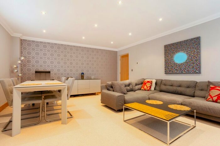 2 Bedroom Flat To Rent In Churchview Close, Caterham, CR3