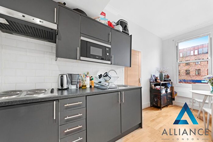 Studio To Rent In A, Mile End Road, Bow, E1