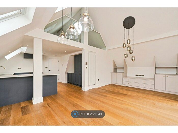 2 Bedroom Flat To Rent In Cranes Park Avenue, Surbiton, KT5