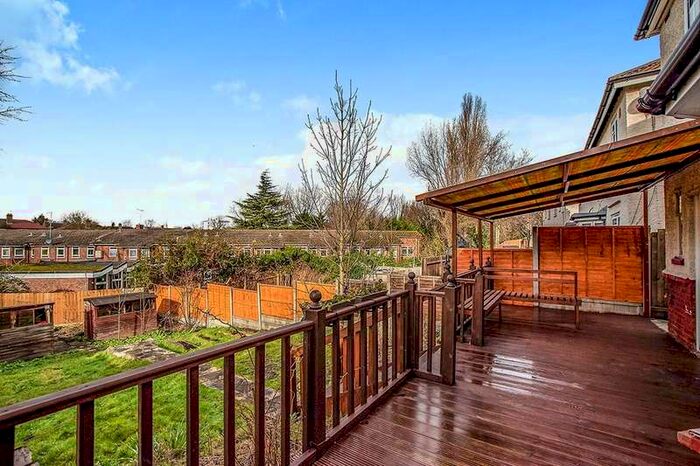 3 Bedroom Semi-Detached House To Rent In Guild Road, London, SE7