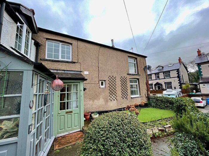 2 Bedroom End Of Terrace House For Sale In Queen Street, Llangollen, LL20