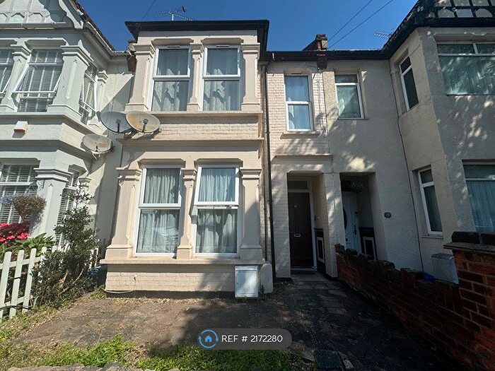 2 Bedroom Maisonette To Rent In Rayleigh Avenue, Westcliff-On-Sea, SS0