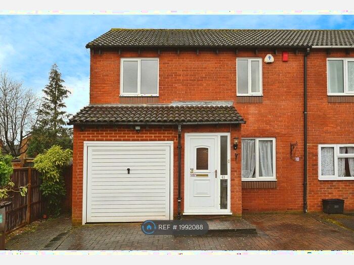3 Bedroom Semi-Detached House To Rent In The Delph, Lower Earley, Reading, RG6