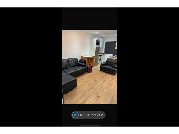 1 Bedroom Flat To Rent In High Wycombe, High Wycombe, HP12