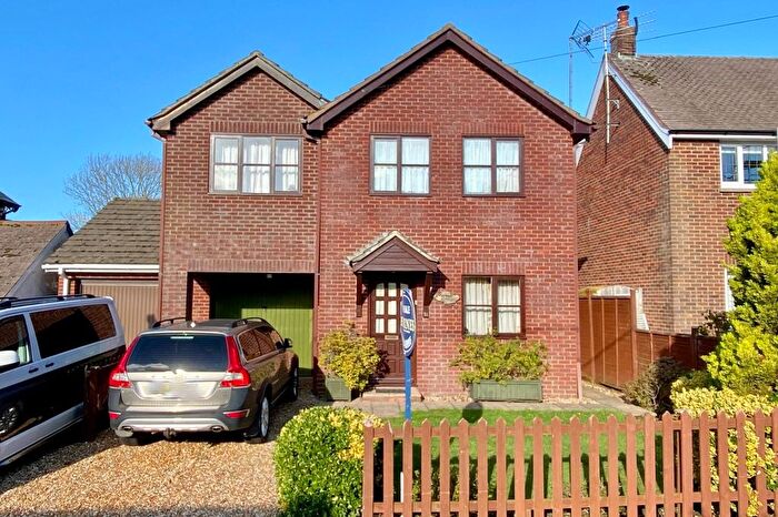 3 Bedroom Cottage For Sale In Town Centre Location, Ringwood, BH24