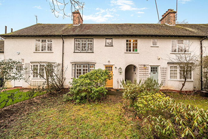 4 Bedroom Semi Detached House For Sale In Oakwood Road, Hampstead Garden Suburb, NW11