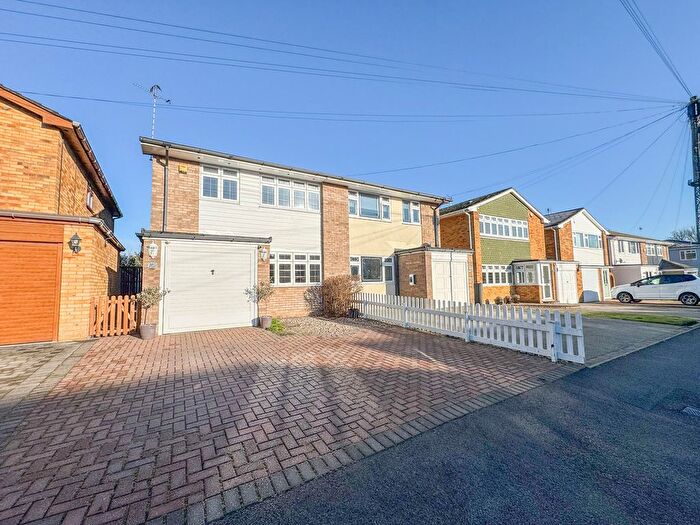 3 Bedroom Semi Detached House For Sale In Coventry Close, Hullbridge, SS5