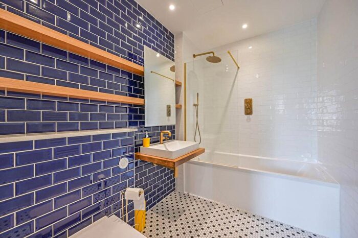 1 Bedroom Flat To Rent In Goodluck Hope, Abbey Road, London, E14