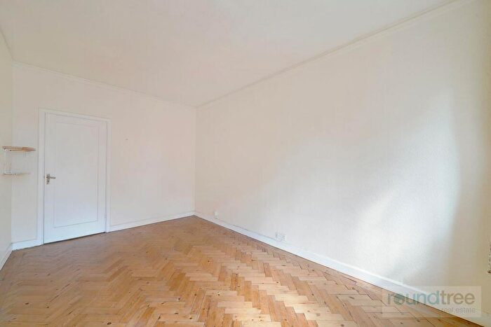 1 Bedroom Flat For Sale In Burnham Court, Brent Street, NW4