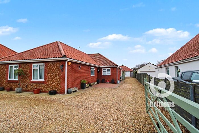 4 Bedroom Detached Bungalow For Sale In Lynn Road, Dersingham, King's Lynn, PE31