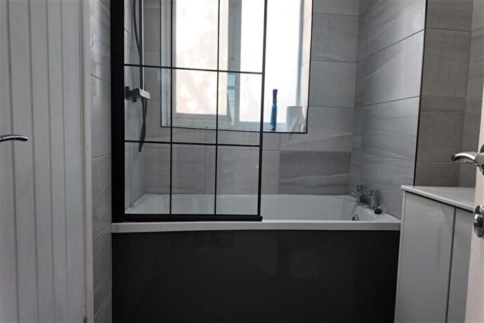 2 Bedroom Flat To Rent In Bell Green Road, Coventry, CV6