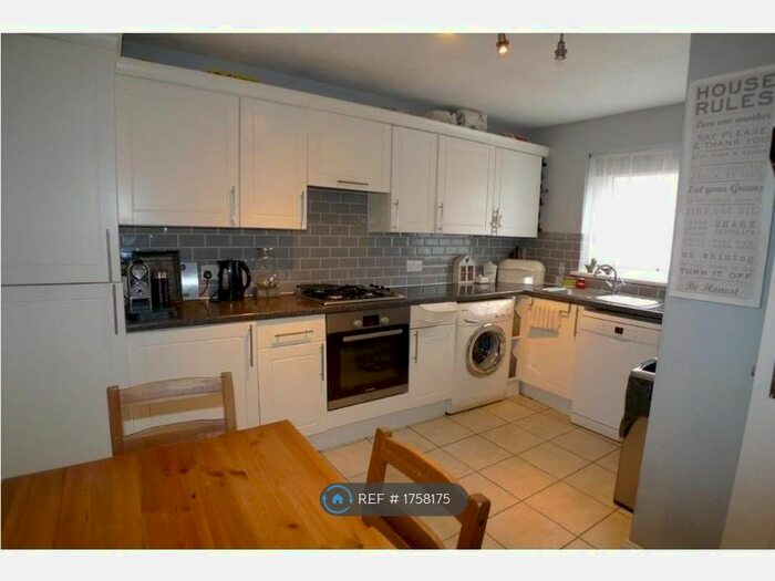 3 Bedroom Maisonette To Rent In Pollard Walk, Sidcup, DA14