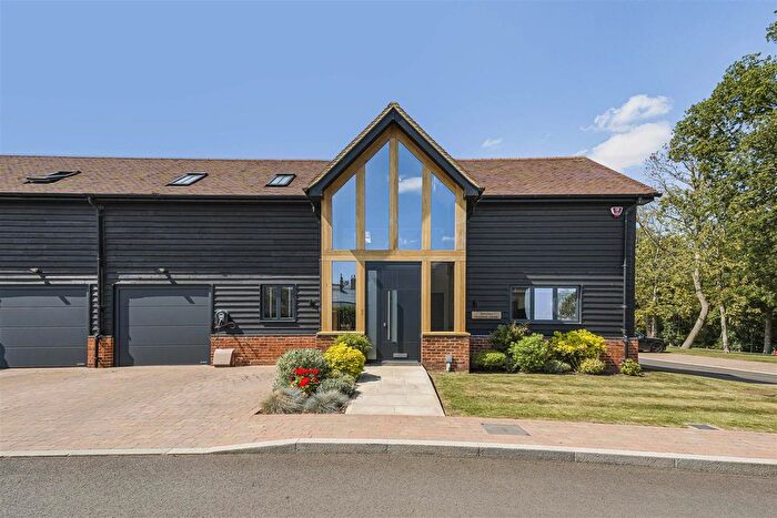 4 Bedroom Property For Sale In The Beeches, Northaw, EN6