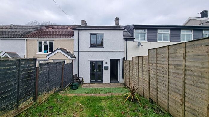 2 Bedroom Property To Rent In Swansea Road, Waunarlwydd, Swansea, SA5