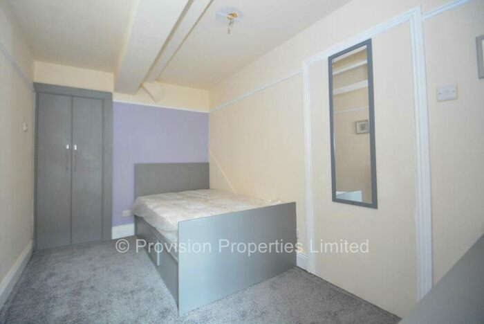 3 Bedroom Flat To Rent In Regent Park Terrace, Hyde Leeds, LS6