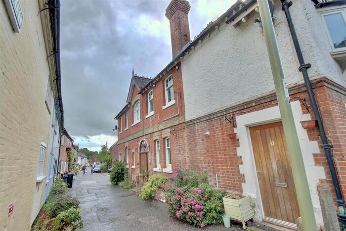 1 Bedroom Flat For Sale In Upper Basingwell Street, Bishops Waltham, Southampton, SO32