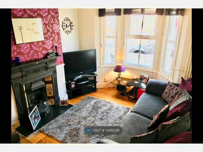 3 Bedroom Terraced House To Rent In Hereward Road, London, SW17