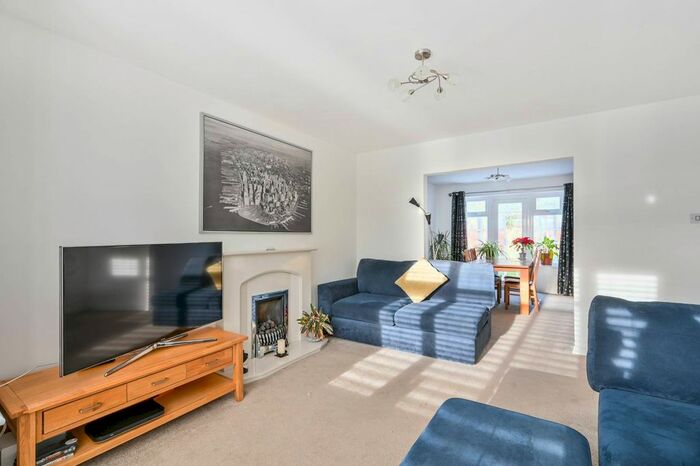 3 Bedroom Detached House To Rent In Fosters Lane, Knaphill, Woking, GU21