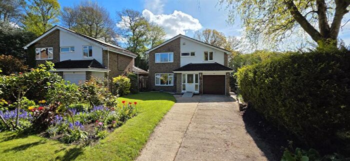 4 Bedroom Detached House For Sale In Broadleas Park, Devizes, SN10