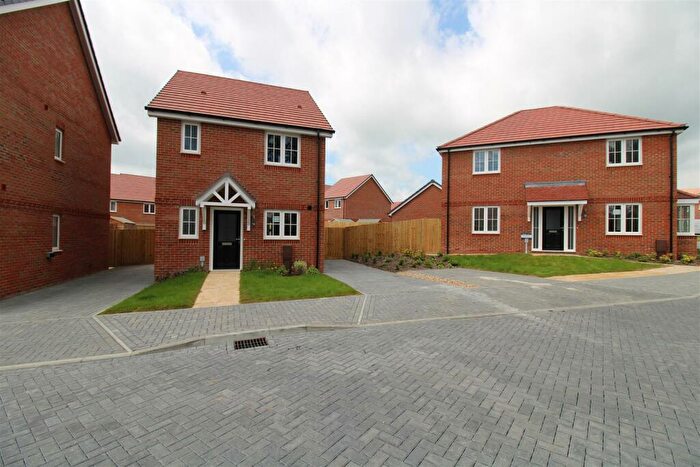 3 Bedroom House To Rent In Connemara Crescent, Fontwell, Arundel, BN18