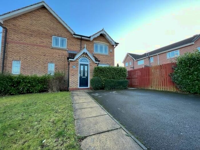 3 Bedroom Property To Rent In Lyminton Lane, Treeton, Rotherham S60