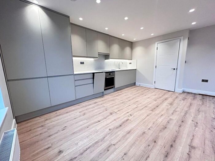 3 Bedroom Flat To Rent In Hornsey Road, London, N7