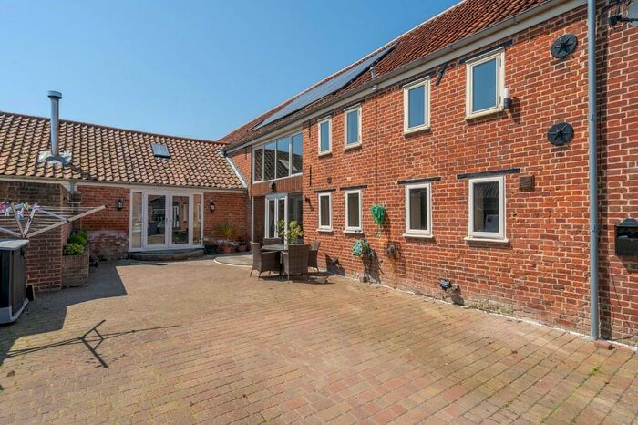 4 Bedroom Barn Conversion For Sale In Hobland Road, Bradwell, NR31