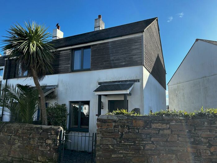 2 Bedroom House To Rent In Charlestown, PL25