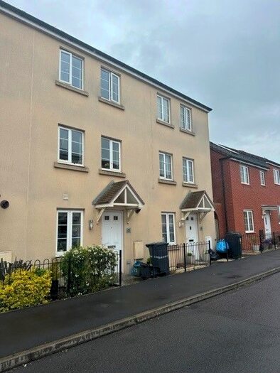 4 Bedroom Town House To Rent In Shackleton Road, Yeovil, BA21