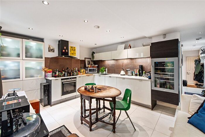 2 Bedroom Flat To Rent In Albion Road, London, N16