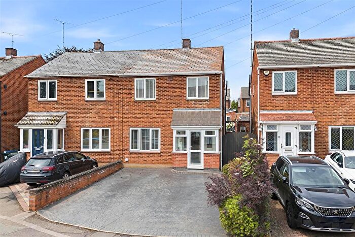 3 Bedroom Semi-Detached House For Sale In Fenside Avenue, Styvechale, Coventry, CV3