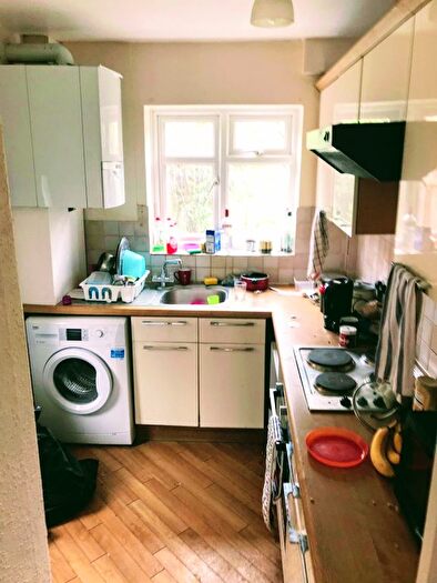 4 Bedroom Semi-Detached House To Rent In Beech Grove, Guildford, GU2