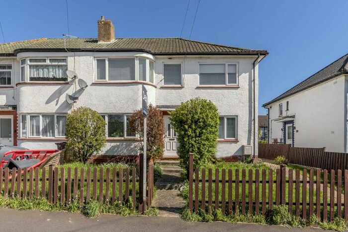 2 Bedroom Flat To Rent In Warkworth Gardens, Isleworth, TW7