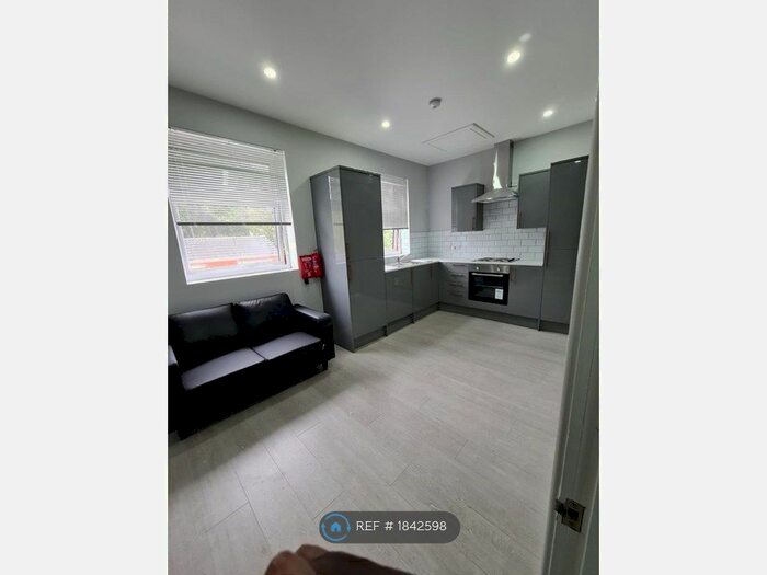 2 Bedroom Flat To Rent In Paynes Lane, Coventry, CV1