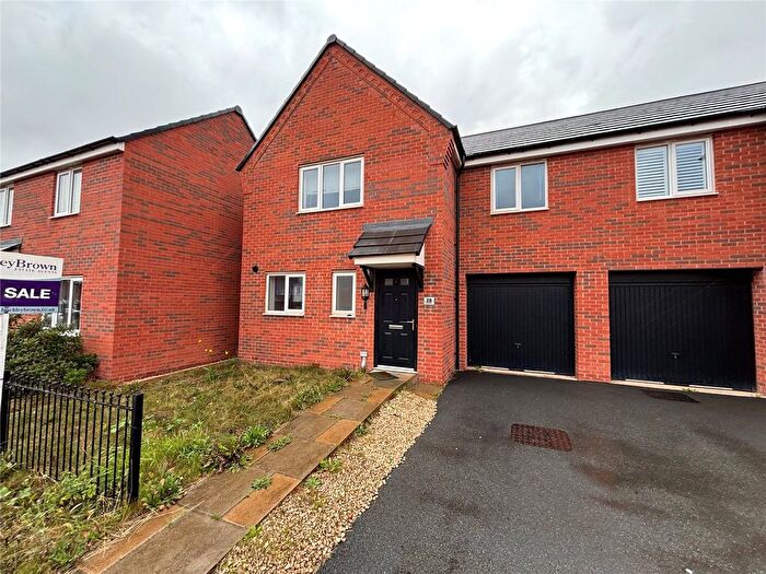 4 Bedroom Semi-Detached House For Sale In Kernel Way, Shirebrook, Mansfield, NG20