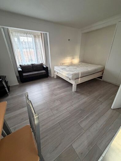 1 Bedroom Flat To Rent In Harlington, UB3