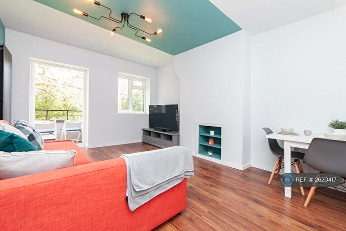 3 Bedroom Flat To Rent In Elmshurst Crescent, London, N2