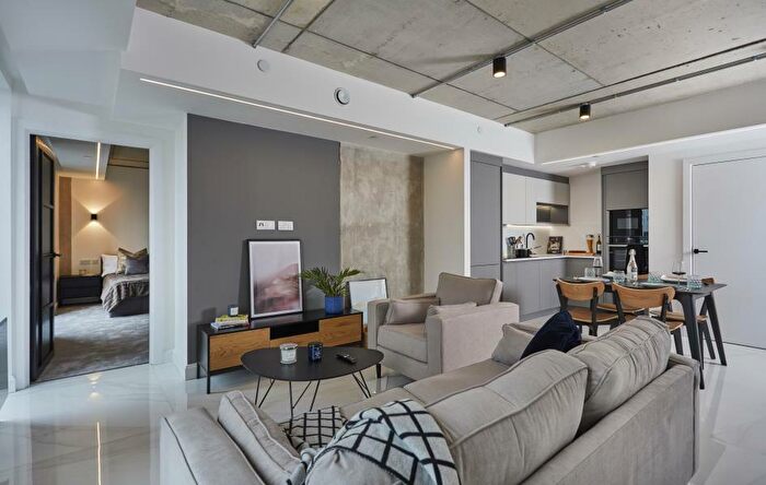 2 Bedroom Apartment To Rent In Apt . :: One Silk St, M4