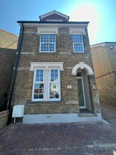 4 Bedroom Detached House To Rent In High Street, Newington, Sittingbourne, Kent, ME9